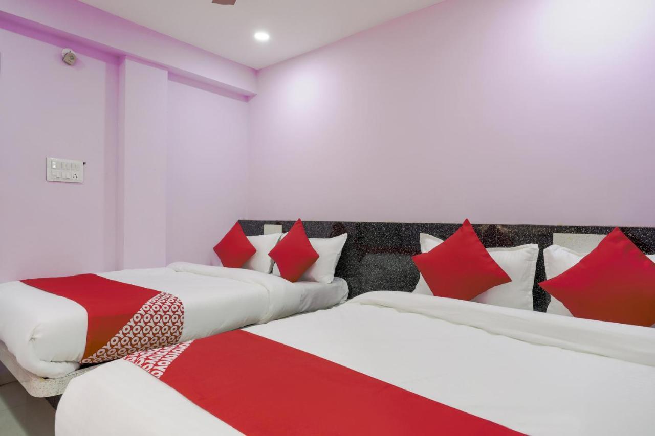 Oyo 45752 Hotel Sb Palace Godarpura Ngoại thất bức ảnh