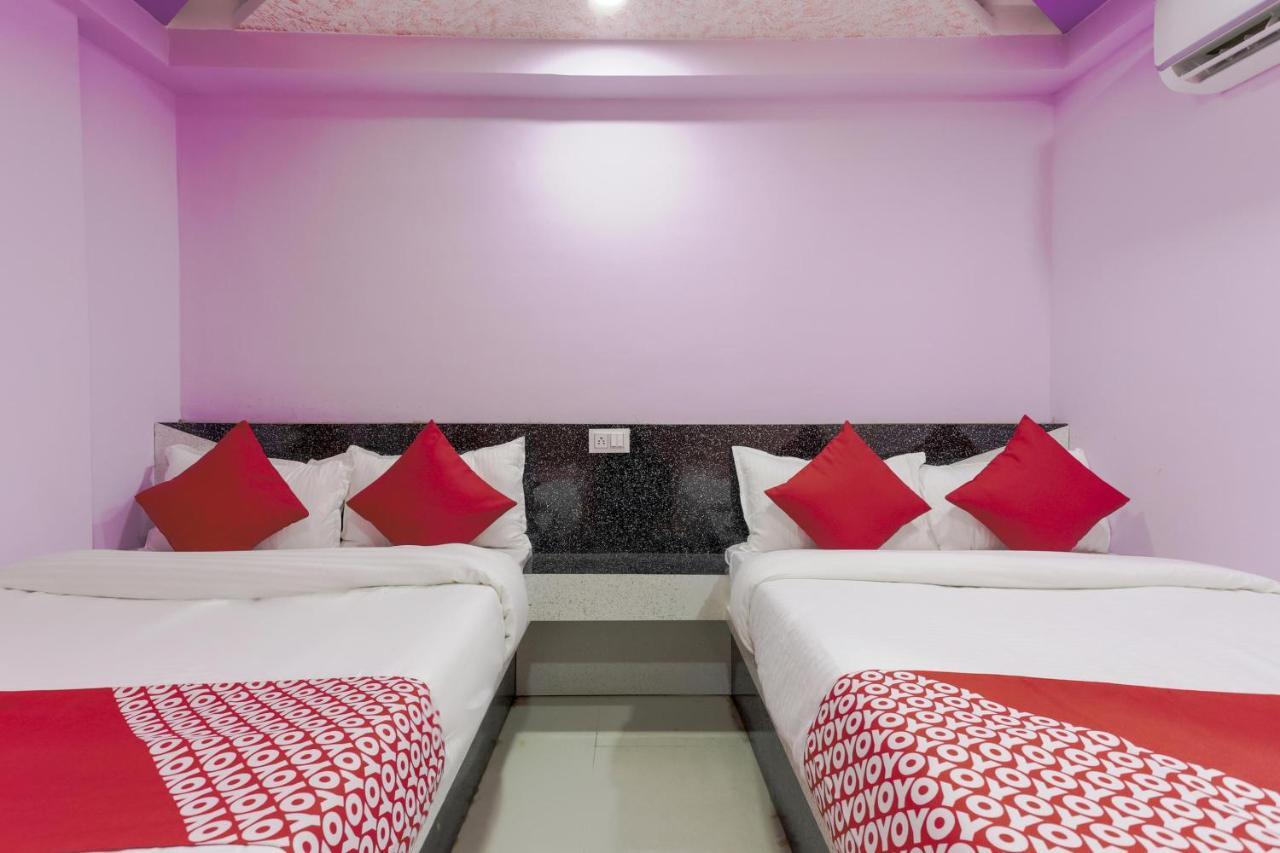 Oyo 45752 Hotel Sb Palace Godarpura Ngoại thất bức ảnh