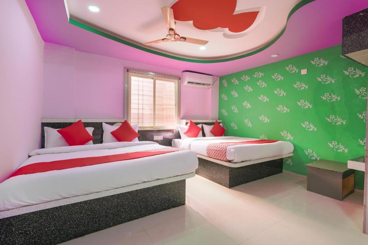 Oyo 45752 Hotel Sb Palace Godarpura Ngoại thất bức ảnh