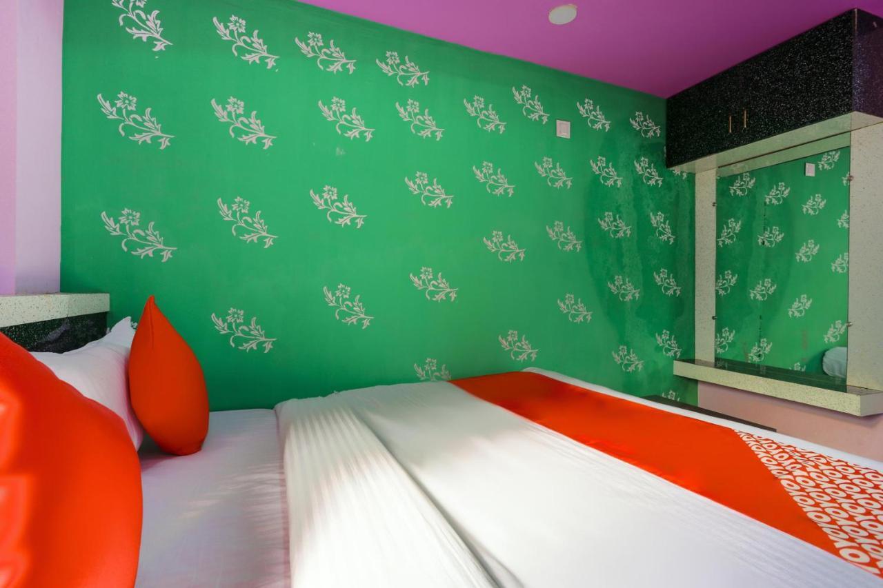 Oyo 45752 Hotel Sb Palace Godarpura Ngoại thất bức ảnh
