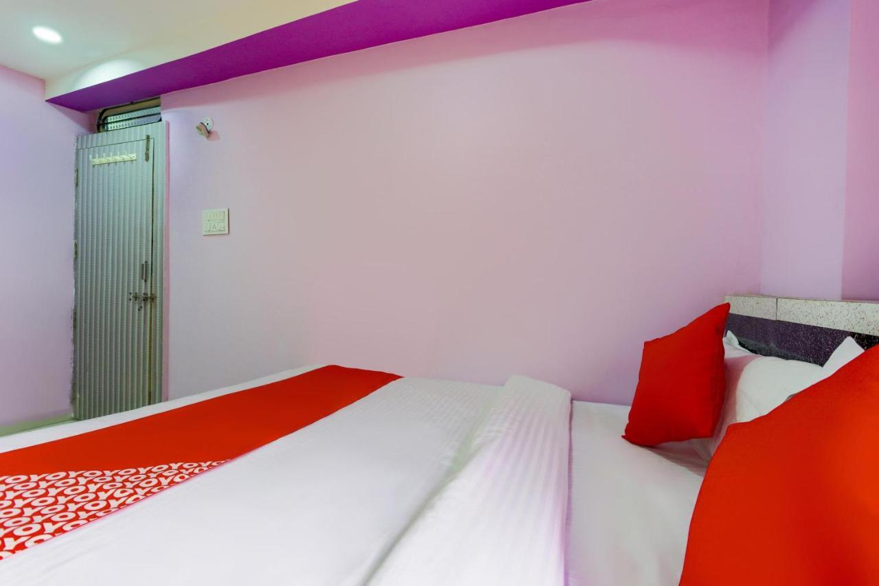 Oyo 45752 Hotel Sb Palace Godarpura Ngoại thất bức ảnh